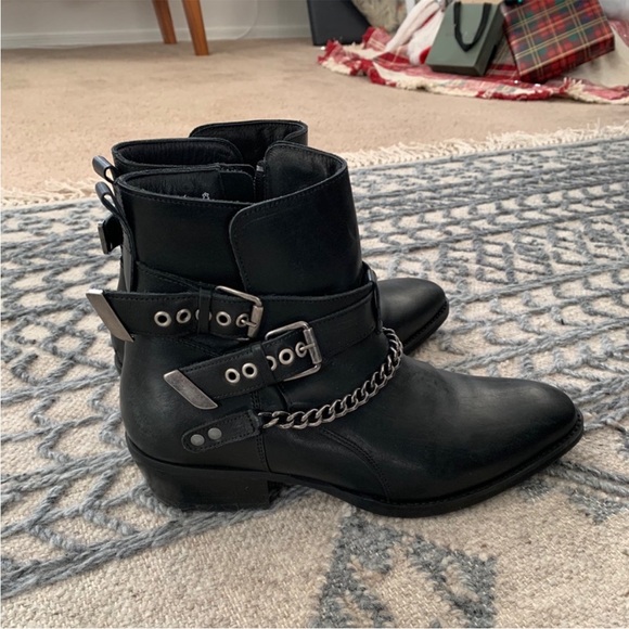 Steve Maddens ‘Vail’ boots - Picture 2 of 4